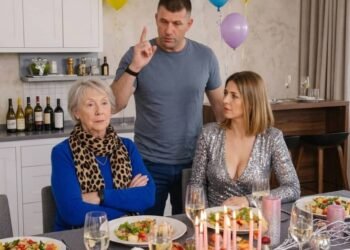 Анна медленно подняла глаза на мужа.